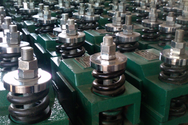 聯(lián)源機電廠家一批倉壁振動器完工了，發(fā)貨準備中